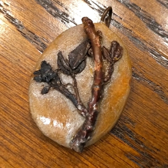 🍁2/30🍁Vntg Artisan handcrafted Natural Statement pendant Handmade lightweight - Picture 4 of 15